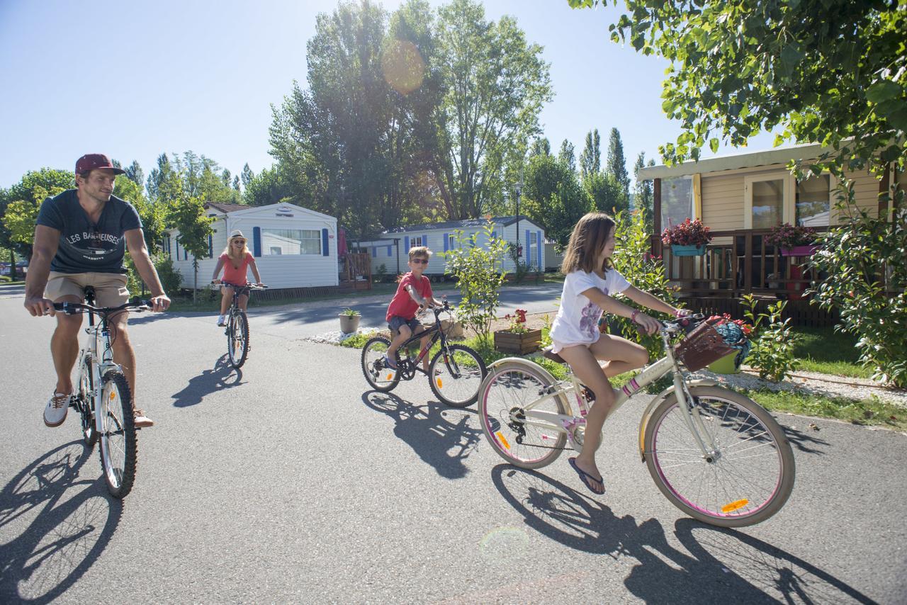 Camping Officiel Siblu Les Rives De Condrieu Bagian luar foto